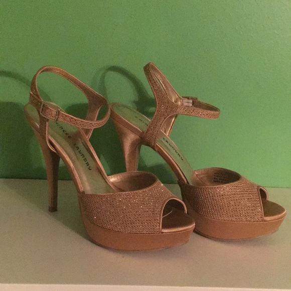 Chinese Laundry Platform Sandals - Picture 2 of 5